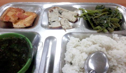 Công nhân khổ vì lương thấp, ăn thiếu chất