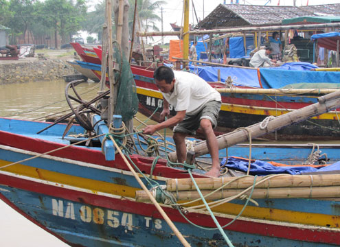 Miền Trung đối phó 2 cơn bão liên tiếp
