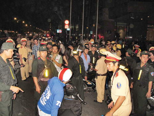 Dao mổ trâu giết gà