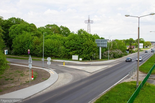 Trước mỗi giao lộ ở Ba Lan thực ra là có biển báo vô hình B-34