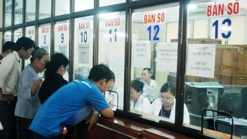 Người dân mua bảo hiểm “khủng” để chữa bệnh