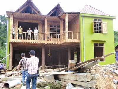 Đua nhau dựng nhà tiền tỷ giữa rừng