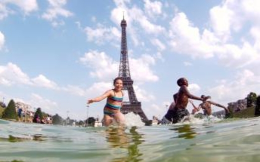 Paris cải thiện cung cách tiếp đón du khách