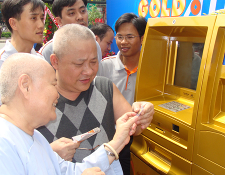 ATM bán vàng miếng đầu tiên tại Việt Nam