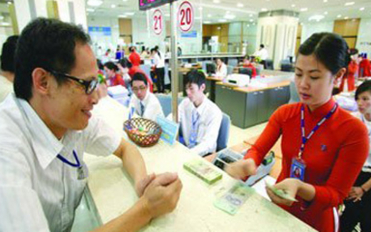 Tiền bế tắc, dân xót ruột vì lợi nhuận teo tóp