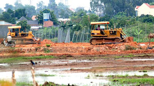 Đền bù 4.000 - 13.500 đồng/m2 đất, bán tới 50 triệu đồng/m2