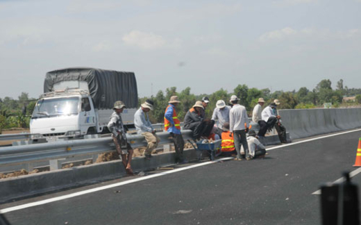 Xây dựng cơ bản: Đầu tư lớn, sai phạm nhiều