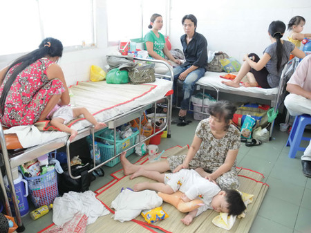 147 cái chết vì tay chân miệng, trách nhiệm thuộc về ai?