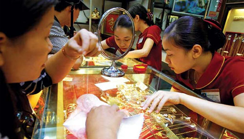 Vàng hỗn loạn: Soi lỗi nhà quản lý