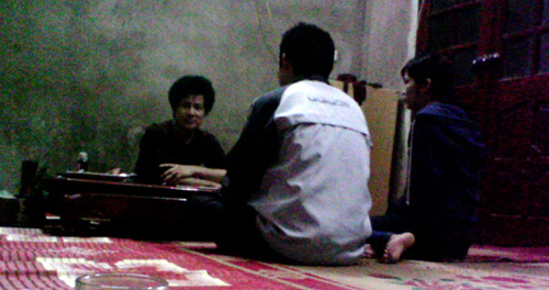 Vua bói “pê đê” kiếm bạc tỉ mỗi tháng!