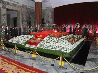 Bình Nhưỡng làm lễ viếng Kim Jong Il và xưng tụng lãnh tụ mới Kim Jong Un