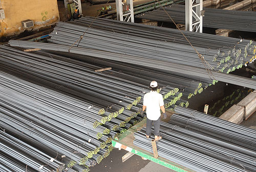 Kinh tế VN rơi vào giảm phát: Doanh nghiệp tắc thở vì hàng tồn kho