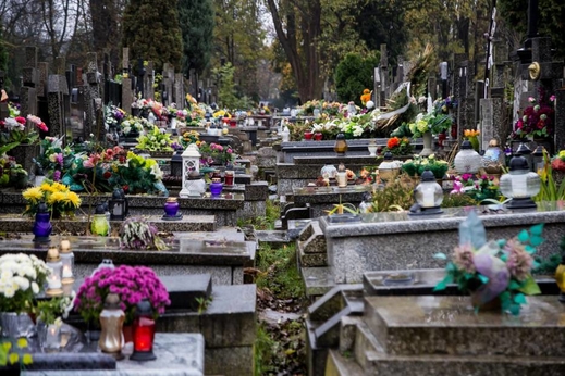 Lễ Tất cả các Thánh và Ngày cầu hồn tại Ba Lan