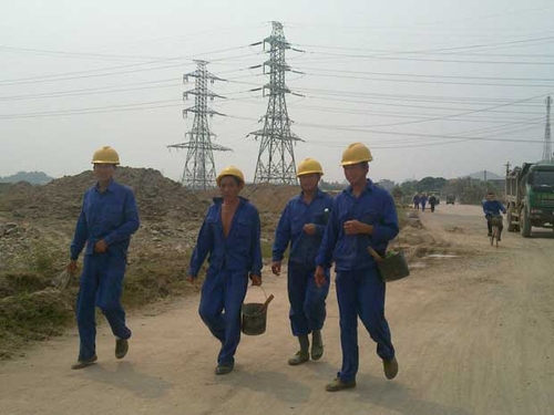 Vất vả cạnh tranh với lao động Trung Quốc trên... sân nhà