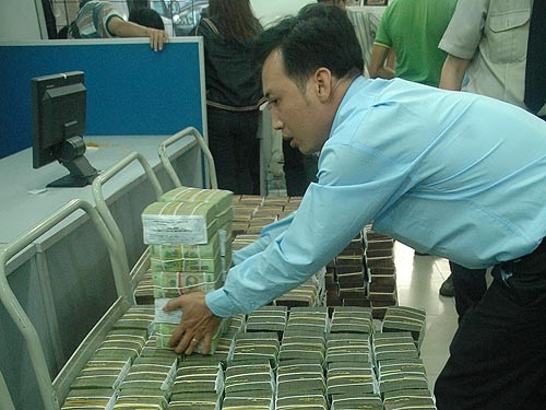 VNĐ căng thẳng đầu ra