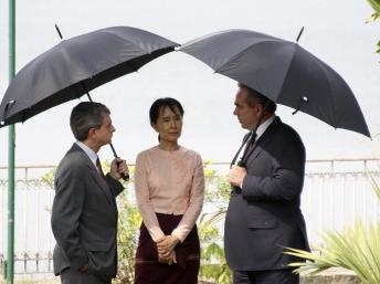 Bà Aung San Suu Kyi kiện tập đoàn quân sự giải tán Liên đoàn Quốc gia vì Dân chủ