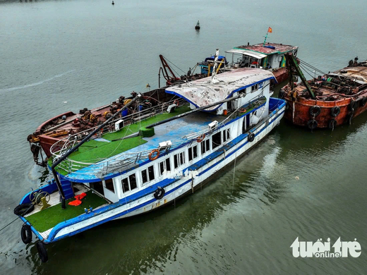 Lật tàu du lịch Vịnh Hạ Long: 35 nạn nhân, 4 người mất tích, 10 người sống sót