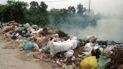 Chính quyền “ra tay”, đầm Hồng vẫn tiếp tục bị bức tử