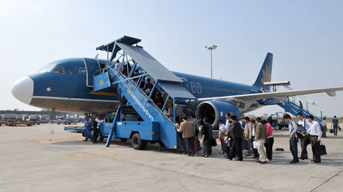 Giá vé máy bay nội địa tăng cao
