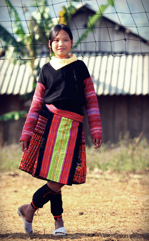 Trong trẻo nụ cười trẻ người Mông ngày Tết