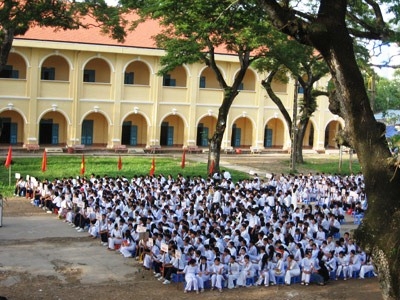 Chuyển trường công sang trường tư có đúng quy định?