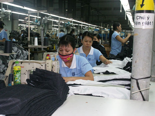 Tăng lương tối thiểu vùng: Không được lấy túi này bỏ qua túi kia