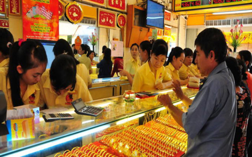 NHNN nên dừng đấu thầu vàng nếu không sẽ "lãnh đủ"