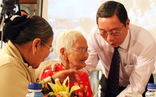 Bỏ ưu tiên cộng điểm cho mẹ Việt Nam anh hùng