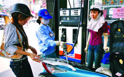 Xăng dầu lãi to vẫn kỳ kèo chuyện nộp thuế