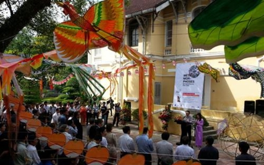 Du khách đang ồ ạt đổ về các thành phố du lịch