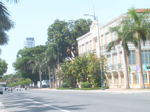 "Cấm cửa" SV tại chức, PGĐ ĐH Đà Nẵng lên tiếng