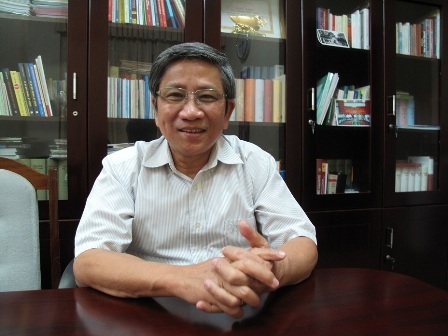 Chớ để cả xã hội nháo nhào đi thi…