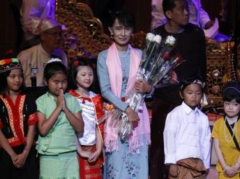 Aung San Suu Kyi sẵn sàng lãnh đạo Miến Điện nếu đảng của bà thắng cử