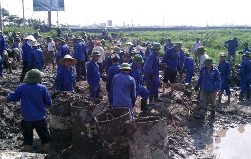 Chủ tịch phường Dương Nội: “Người ta” dàn kịch lợi dụng…