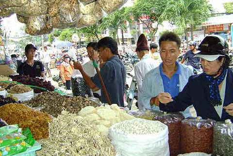 Thực phẩm bẩn TQ tung hoành, vì sao?