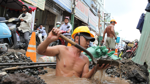 Điện, nước thất thoát: túi tiền dân "ngắn" lại