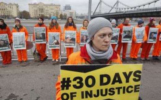 11 Nobel Hòa bình kêu gọi Nga bỏ tội danh ‘‘cướp biển’’ với nhóm Greenpeace