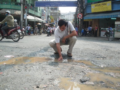 Đường phố TP.HCM đang trở nên nham nhở