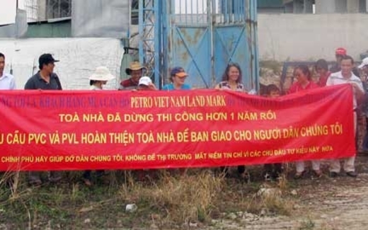 Cạn vốn, Petrolandmark vứt nhà thô bỏ chạy