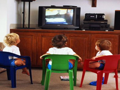 Nguy cơ rối loạn ngôn ngữ khi trẻ nghiện TV