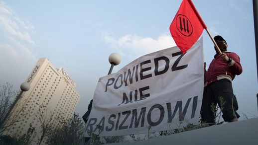 Báo "Gazeta Wyborcza": Ba Lan đang chống người nước ngoài. "Phân biệt chủng tộc giờ không là điều đáng xấu hổ nữa"