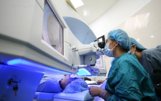 Bệnh viện sống khoẻ nhờ “ăn dày” của công