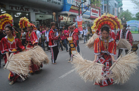 Festival Huế 2012: Chặt chém để... “đuổi” khách?