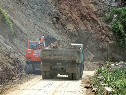 Tường trình từ vùng đất giàu khoáng sản: Bài 2