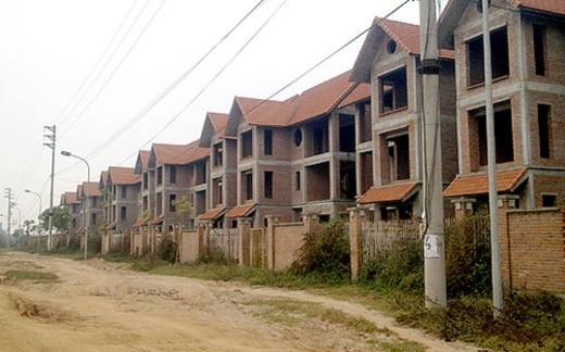 Số dự án bất động sản phải tạm dừng là “quá ít”!