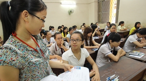 Tuyển sinh ĐH, CĐ 2013: Nhiều trường cắt giảm chỉ tiêu