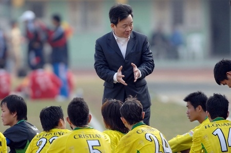 VFF cầu cứu AFC vì bầu Hiển doạ bỏ bóng đá