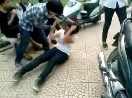 Trần tình của nhân vật chính trong 'clip đánh hội đồng'