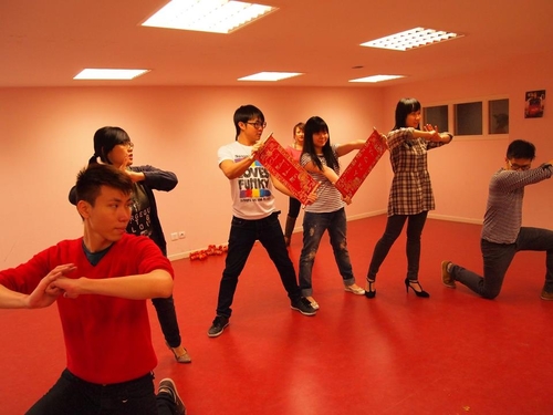 Sinh viên Việt tại Toulouse, Pháp sôi nổi chuẩn bị Tết