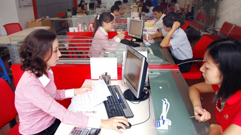 Cứ khó khăn, DN lại 'tố' ngân hàng?